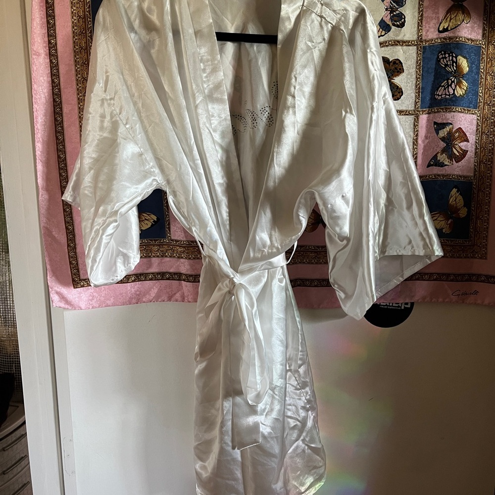 Bachelorette Bundle for 8! White Satin “Bride” Robe + bachelorette accessories